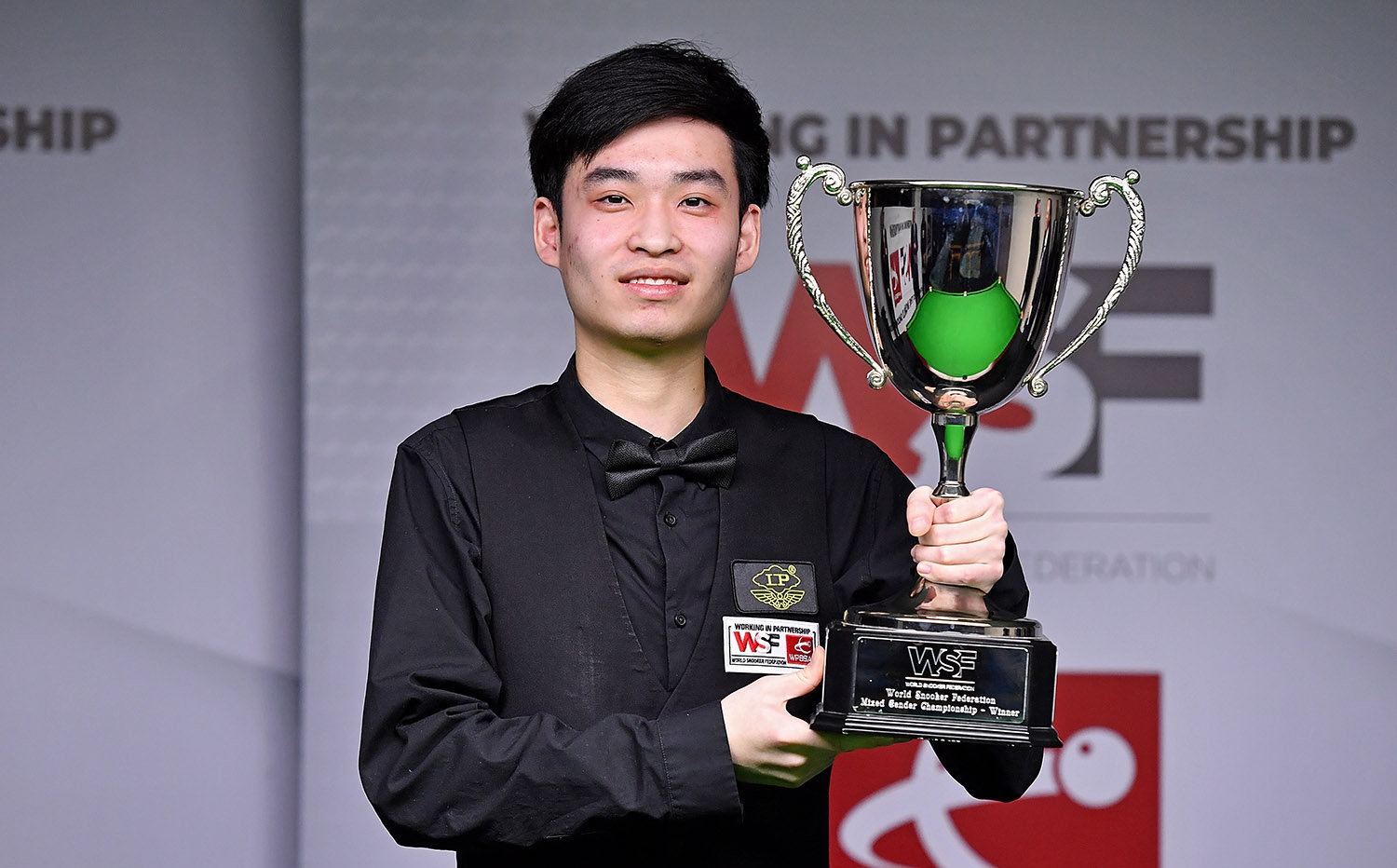 余波中的球 余波中的球